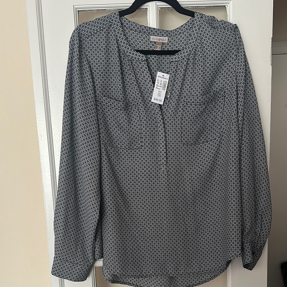 Roz & Ali Black Gray Buttoned Long Sleeve Blouse